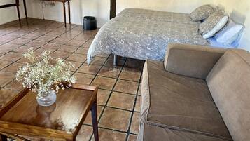 2 bedrooms, iron/ironing board, internet, bed sheets