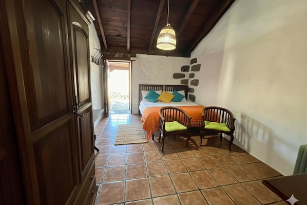 2 bedrooms, iron/ironing board, Internet, bed sheets - Casa Pino: Relax and Nature with Stunning Views (Adeje)
