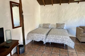 2 dormitoris, planxa i posts de planxar, Internet i roba de llit 