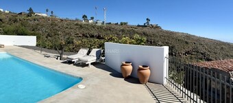 Stunning El Poleo Cottage at El Estanco Viejo: Historic Comfort With B