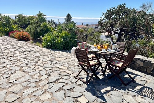 Stunning El Poleo Cottage at El Estanco Viejo: Historic Comfort With B