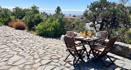 Stunning El Poleo Cottage at El Estanco Viejo: Historic Comfort With B