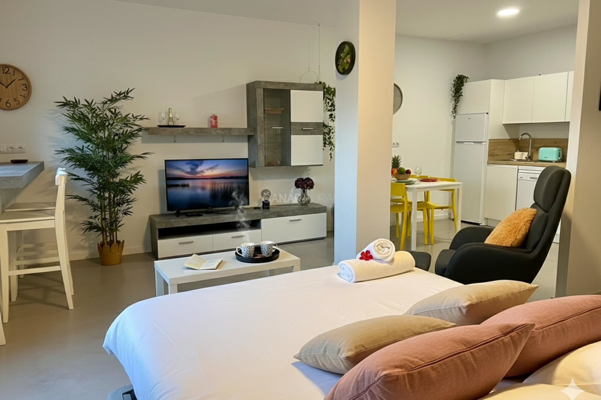 1 habitación, tabla de planchar con plancha, internet y ropa de cama 
