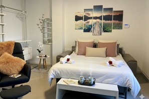 1 bedroom, iron/ironing board, Internet, bed sheets