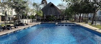 3-bedroom townhome in lovely Playa del Carmen with fitness room, WiFi