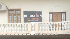 A building with a sign for 'Rudra Inn' indicating available rooms. - Rudra Inn (Faizabad)