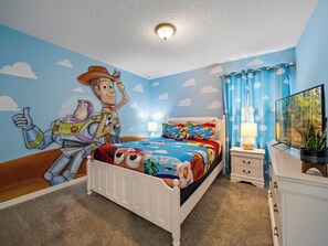 7 bedrooms, iron/ironing board, WiFi, bed sheets