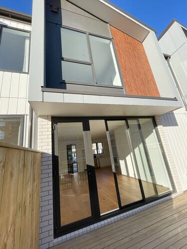 Manukau Centre Pacific Garden's new 3 BRM townhouse for Rent!!!