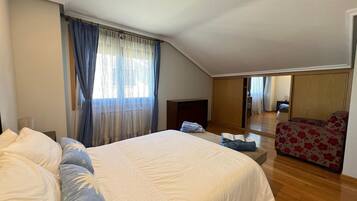 4 chambres, fer et planche à repasser, lit parapluie, Wi-Fi gratuit