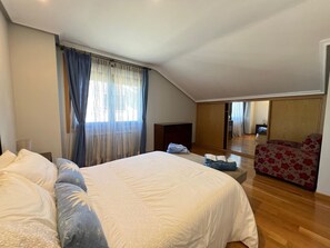 4 bedrooms, iron/ironing board, travel cot, free WiFi