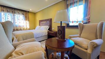 4 slaapkamers, een strijkplank/strijkijzer, reisbedje, gratis wifi