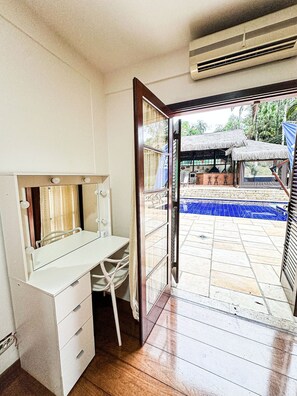 Villa | Interior - Casa de Luxo 2500m na Granja Viana (Cotia)