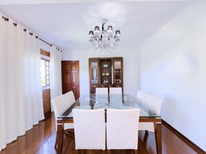 Villa | Dining