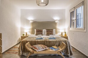 6 bedrooms, in-room safe, iron/ironing board, free WiFi