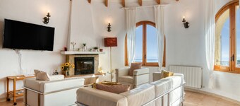 Villa 'Landhaus Mit Pool Und Spektakulren' with Sea View, Wi-Fi and Air Conditioning