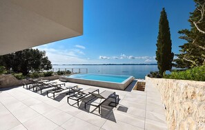 A heated pool - Stunning home in Zdrelac (Zdrelac)