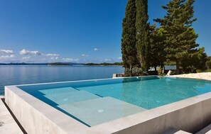 A heated pool - Stunning home in Zdrelac (Zdrelac)