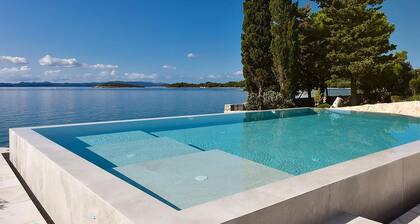 Stunning home in Zdrelac