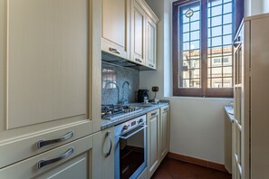 Réfrigérateur, four, plaque de cuisson, lave-vaisselle