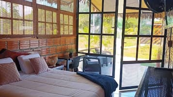 Chambre Deluxe, balcon, vue jardin | Bureau, espace de travail pour ordinateur portable, Wi-Fi gratuit