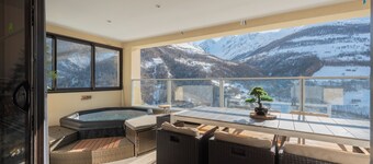 Holiday Home 'Le Chalet Des Retrouvailles' with Mountain View, Wi-Fi and Air Conditioning