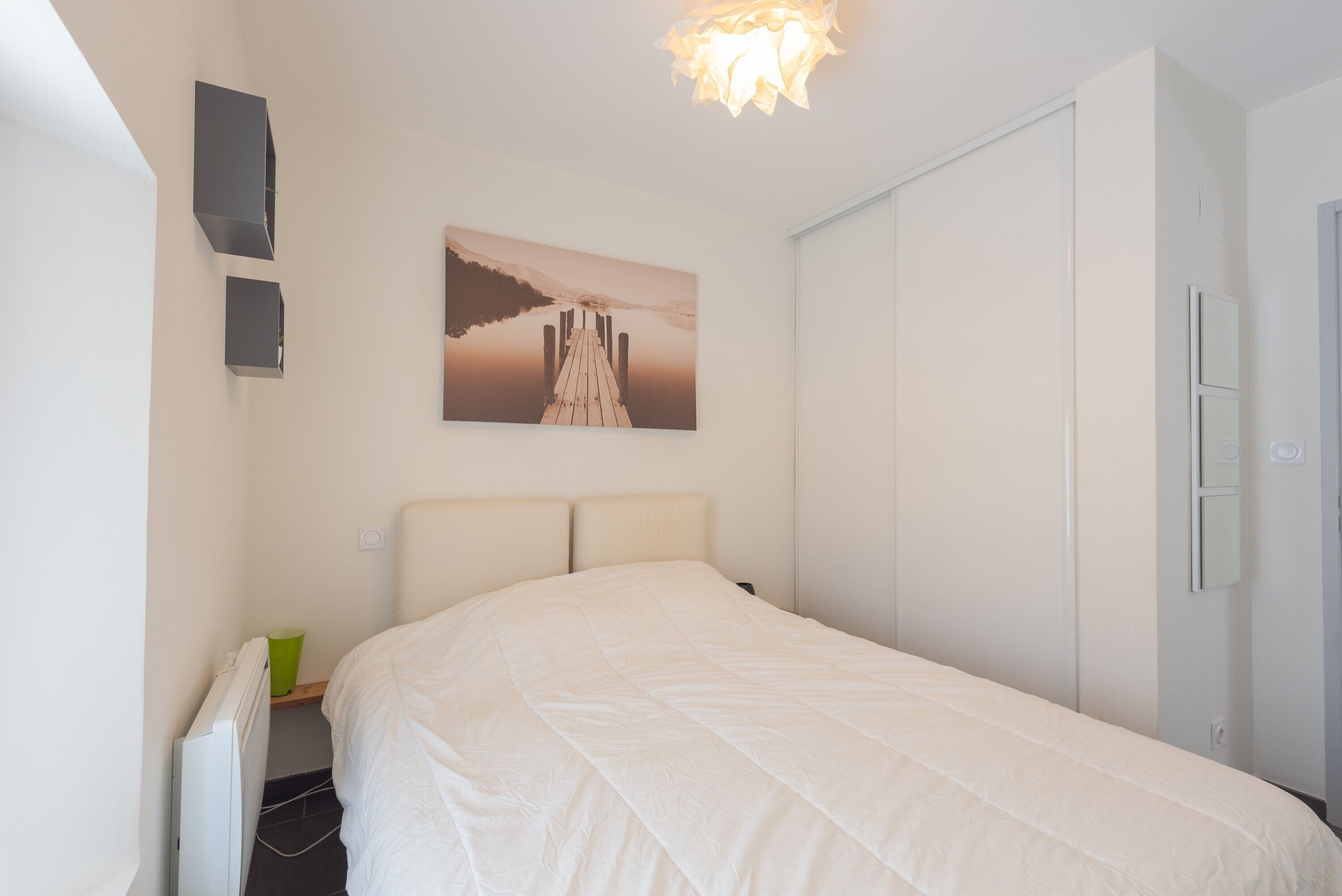 1 habitación, tabla de planchar con plancha, wifi gratis y ropa de cama 