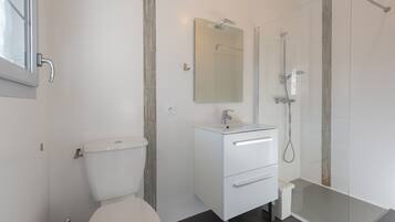 Ducha, secador de pelo, toallas