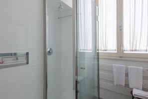 淋浴設備、風筒、坐浴桶、洗頭水