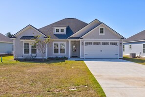 Exterior - Newly Built, Stunning 4BR/2BA with Waterfront Views (Thomasville)