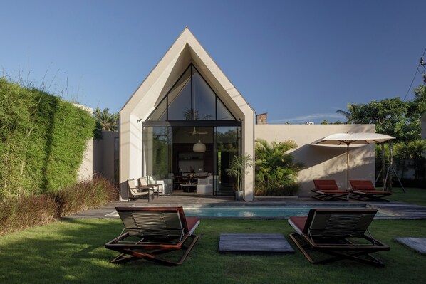 Villa, 2 Bedrooms, Private Pool | 2 bilik tidur, meja, ruang kerja komputer riba, kalis bunyi