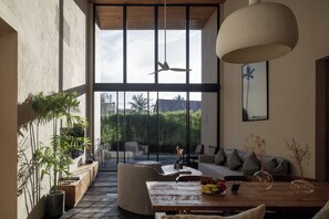 Villa, 3 chambres, piscine privée | Coin séjour | Télévision LED de 42 pouces avec chaînes numériques