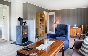 TV, fireplace - 3 bedroom nice home in Mjosundet (Mjosundet)