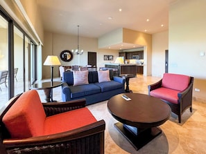 Living area - The Reserve at Diamante Cabo San Lucas (Cabo San Lucas)