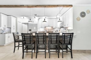 Micro-ondes, four, plaque de cuisson, lave-vaisselle