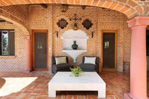 Villa | 3 bedrooms - 3 Bedroom Spacious Villa With Pool Lake View (Chapala)