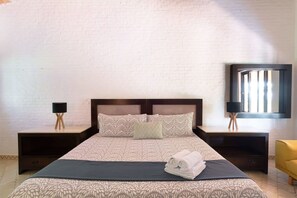 Villa | 3 bedrooms - 3 Bedroom Spacious Villa With Pool Lake View (Chapala)