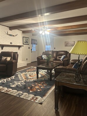 Interior -  Spacious 4-bedroom house  in  lakefront subdivision on one and a half acres (Florence)