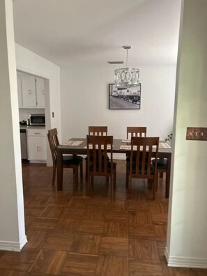 Dining -  Spacious 4-bedroom house  in  lakefront subdivision on one and a half acres (Florence)