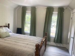 3 habitaciones, tabla de planchar con plancha, wifi y ropa de cama