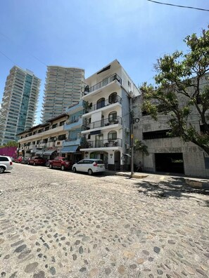 3 bedrooms - 3BR Condo Near the Lovely Beach (Puerto Vallarta)