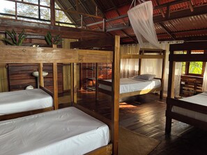 Classic Cabin, Garden View | Bed sheets - Hacienda Río Oro (Puerto Jiménez)