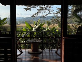 Classic Cabin, Garden View | Bed sheets