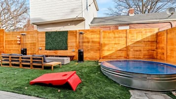 Tina de hidromasaje al aire libre