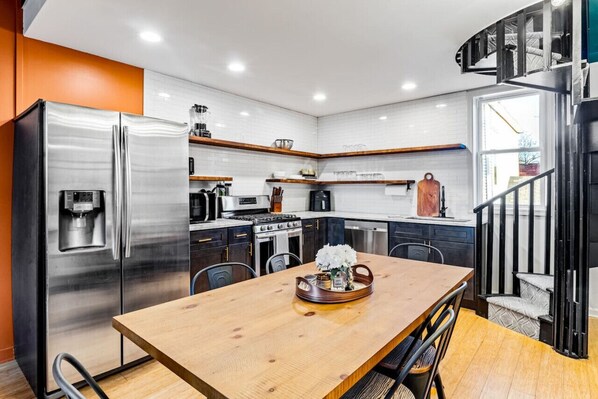 冰箱、微波炉、烤箱、炉灶