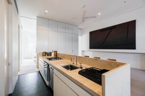 Microwave, oven, stovetop, dishwasher - The Architect's Warehouse 30D Fremantle (Fremantle)