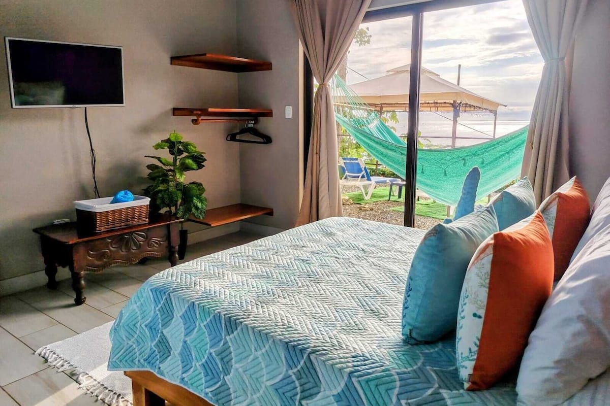 Villa Deluxe, vue sur l’océan | Literie de qualité, couette en duvet, lit avec matelas à plateau-coussin