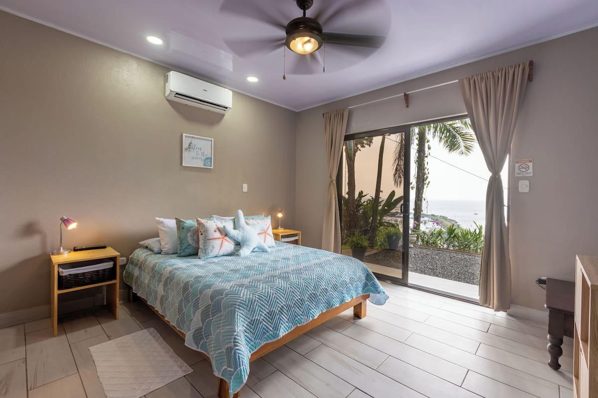 Deluxe appartement, uitzicht op oceaan | Lakens van Egyptisch katoen, luxe beddengoed, donzen dekbedden