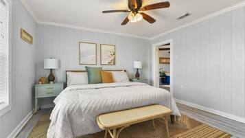 3 bedrooms, travel cot, WiFi, bed sheets