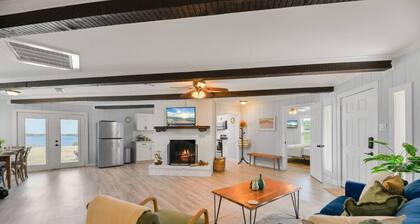 Vintage Coastal Cottage Secluded lake house