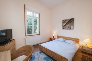 5 bedrooms, iron/ironing board, travel cot, free WiFi